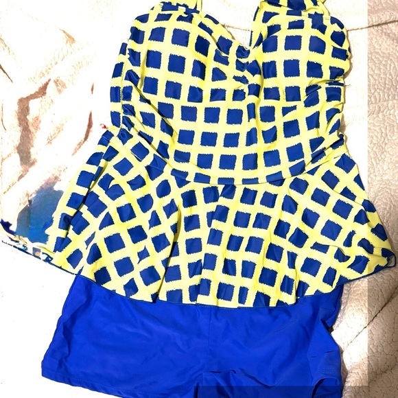 Bathing suit - Picture 1 of 4